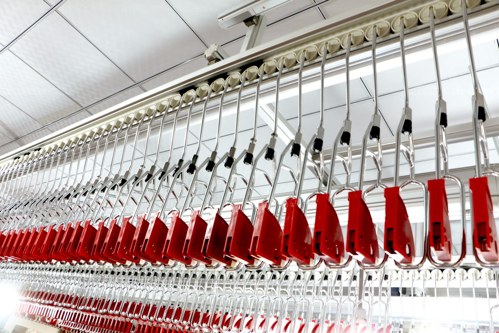 Mercury Home Textile quilt distribution station fed by the CleverMax hanger system