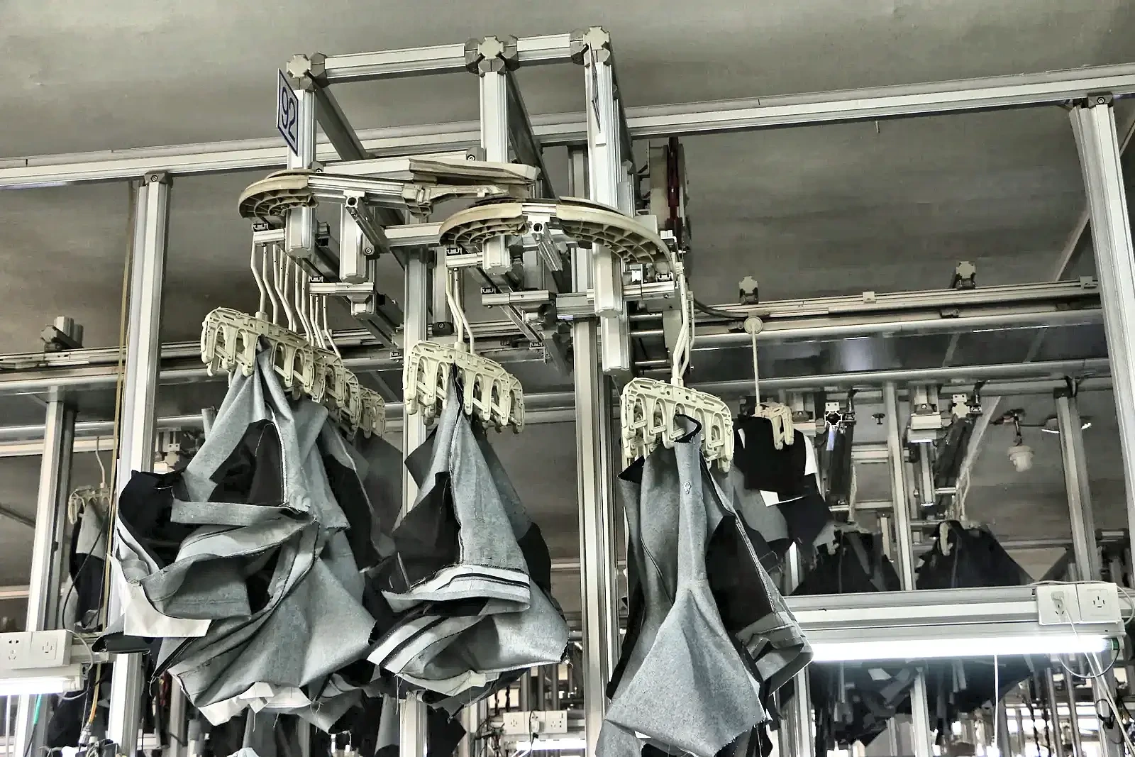 CleverMax hanger system on the production floor