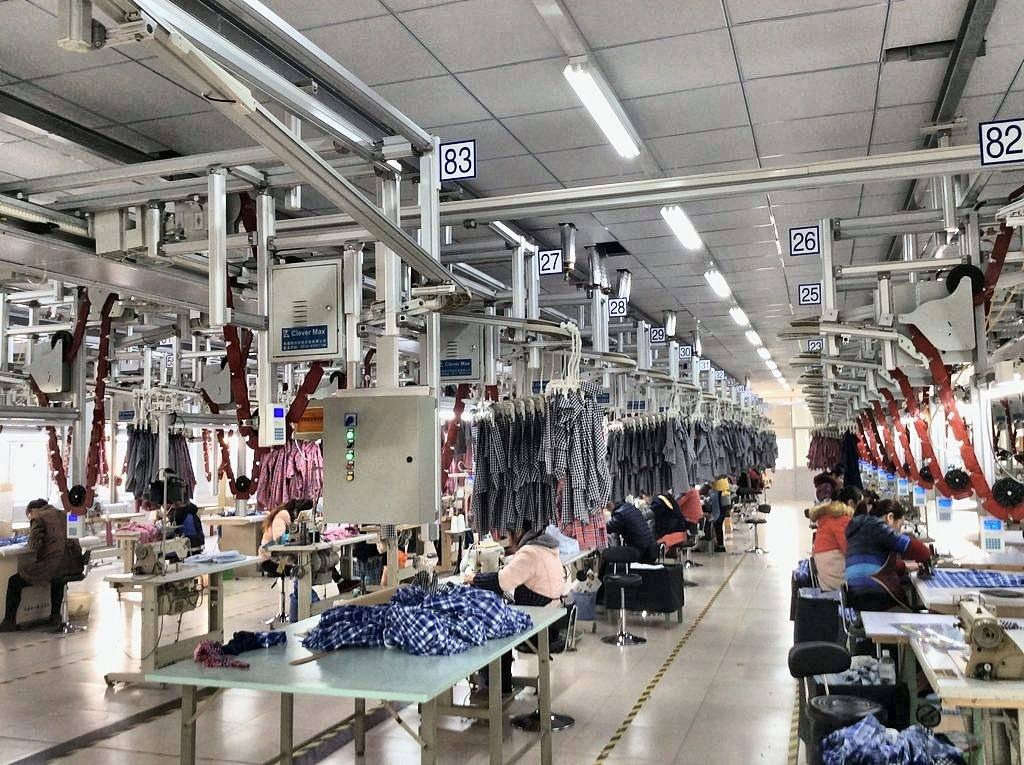 CleverMax hanger system deployed on a customer production line
