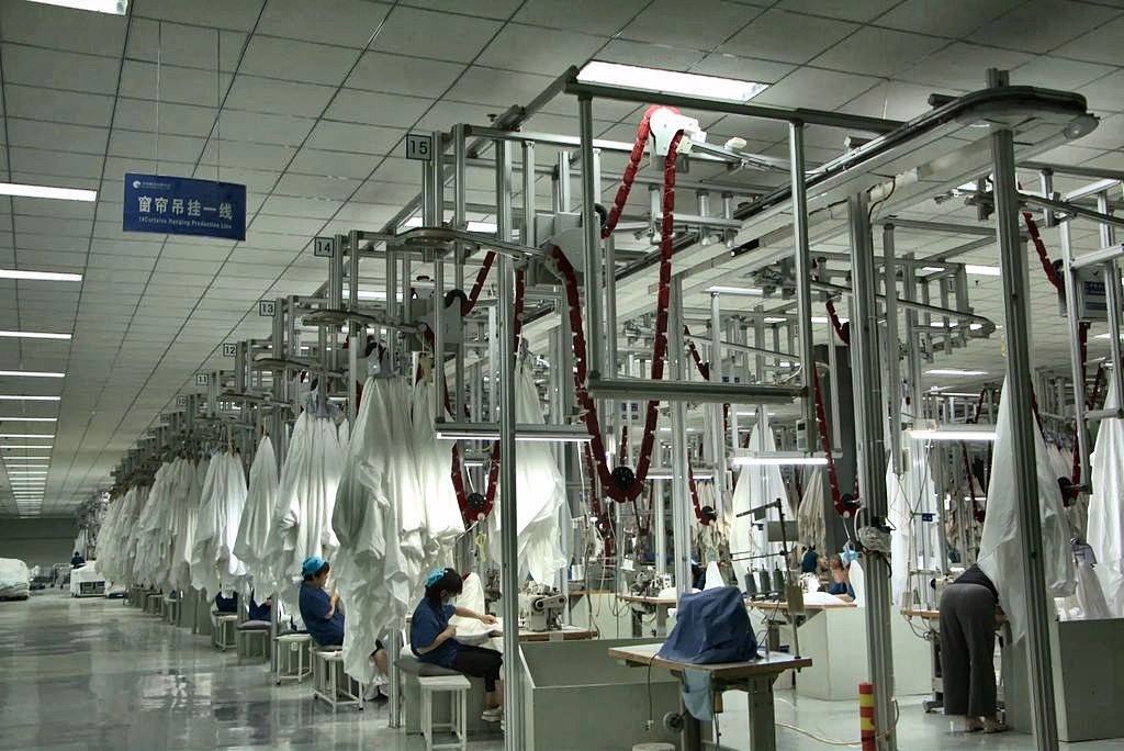 Lightweight curtain hanger system line